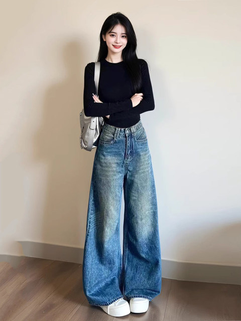 Slim-Fit Round-Neck Long-Sleeve Base Shirt for Women, Autumn/Winter 2025 New Trendy Hot-Selling Style, Slimming and Flattering Regular Shoulder Top