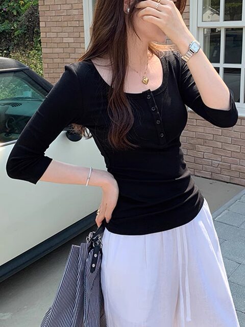 Klein Blue U-Neck Mid-Sleeve T-Shirt for Women, Early Spring 2026 New Style, Pure and Desirable, Niche, Regular Shoulder, Tight-Fitting, Versatile, Slimming Top