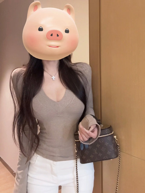 Hong Kong Style Mature V-Neck Flared Long-Sleeve T-Shirt for Women, Autumn and Winter Pure Desire Sexy Fishbone Waist-Cinching Regular Shoulder Base Layer Top