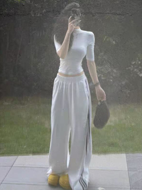 White Half-Turtleneck Short-Sleeve T-Shirt for Women, Summer American Style, Slim Fit, Flattering, Regular Shoulder, Short Base Shirt, Trendy Top