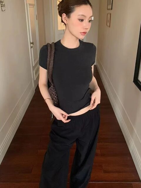 Chic Embroidered Hot Girl Short-Sleeved T-Shirt for Women, Summer 2025 New Style, Slim Fit, Tight-Fitting, Figure-Flattering, Short Top