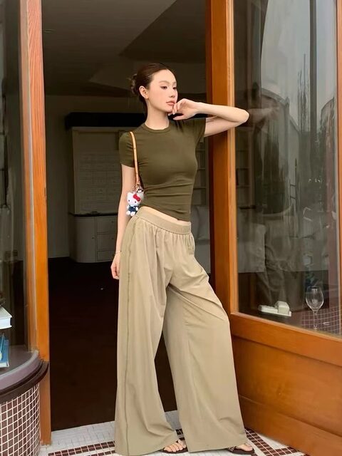 Chic Embroidered Hot Girl Short-Sleeved T-Shirt for Women, Summer 2025 New Style, Slim Fit, Tight-Fitting, Figure-Flattering, Short Top