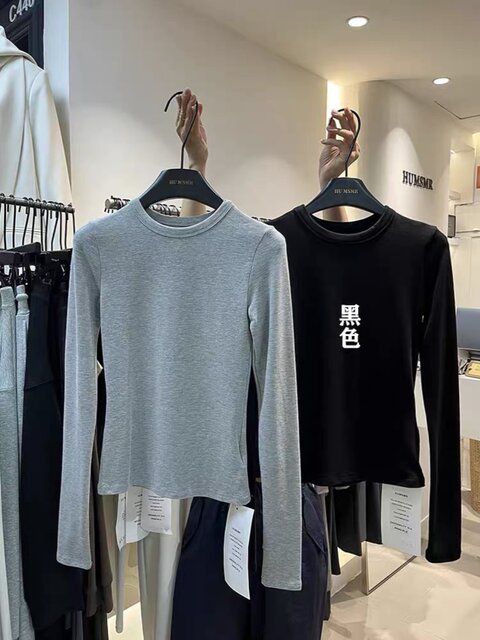 Basic Solid Color Versatile Base Shirt for Women, Autumn and Winter Slim-Fit Inner Top, Stylish Round Neck, Regular Shoulder, Long Sleeve, Short T-Shirt