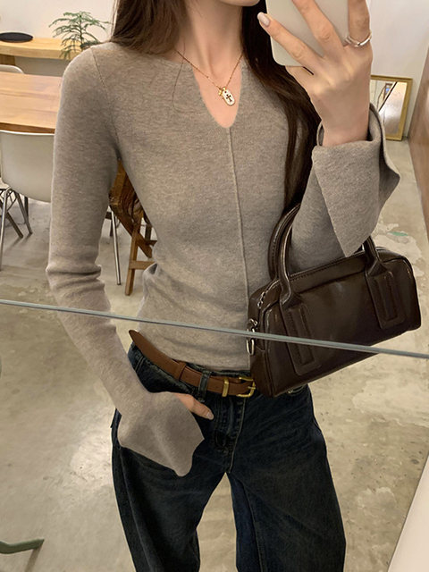 Bell-Sleeve V-Neck Long-Sleeve Knit Top for Women, Autumn and Winter, High-End, Chic, Tight-Fitting, Slimming Base Layer Top