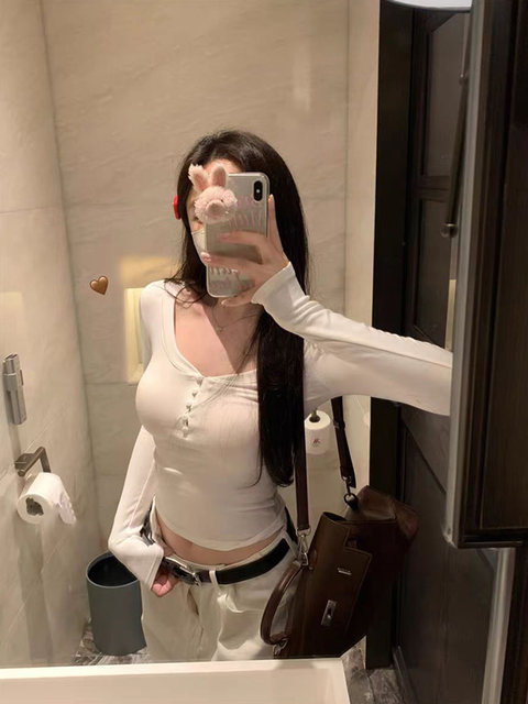 American Style Pure and Sexy Long-Sleeved Tight-Fitting T-Shirt for Women, Autumn and Winter Slimming Versatile Top ins Tea-Colored Slim-Fit Shirt