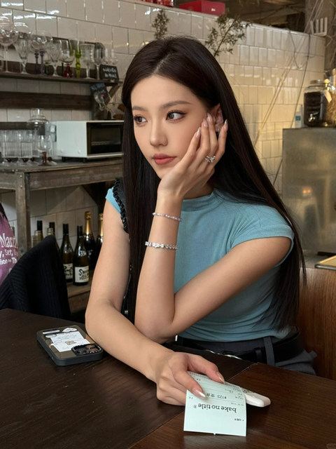 Casual Half-High Collar, Straight Shoulder, Short-Sleeved T-Shirt for Women, Summer Hot Girl Style, Figure-Flattering Design, Niche Slim-Fitting Top