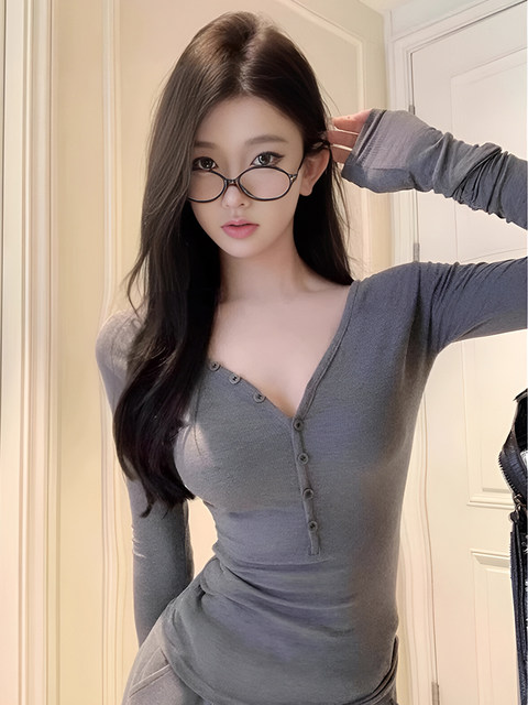 American-Style Spicy Girl V-Neck Long-Sleeve T-Shirt for Women, Early Spring 2025 New Style, Tight-Fitting Base Layer, Slim-Fitting Top