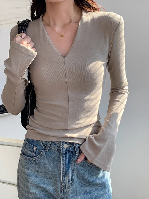 Tight Cuffs Slit Inner Bottoming Knitwear Women's Autumn and Winter Figure-Showing Slimming Look Chic Bell-Sleeved V Neck Top