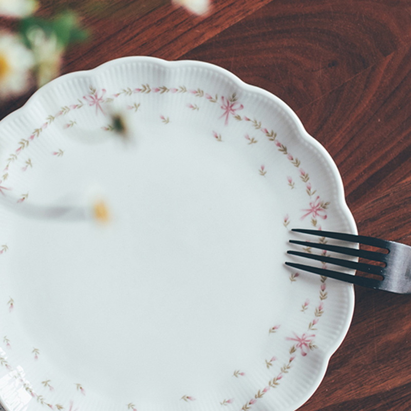 Half-house French retro embossed lace rose bow ceramic Western muffin dessert dessert breakfast fruit plate