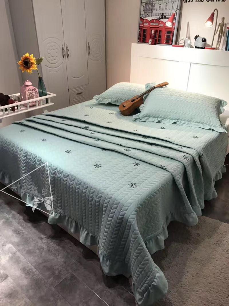 Hàn Quốc nhỏ thêu quilting mùa hè đa chức năng bao gồm chăn gối mềm mại và thoáng khí chăn ga gối ba mảnh mùa hè drap phủ giường