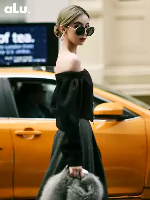 ALUONLINESHOP European and American bloggers exclusive shape body Fishbone design one-collar black slim top