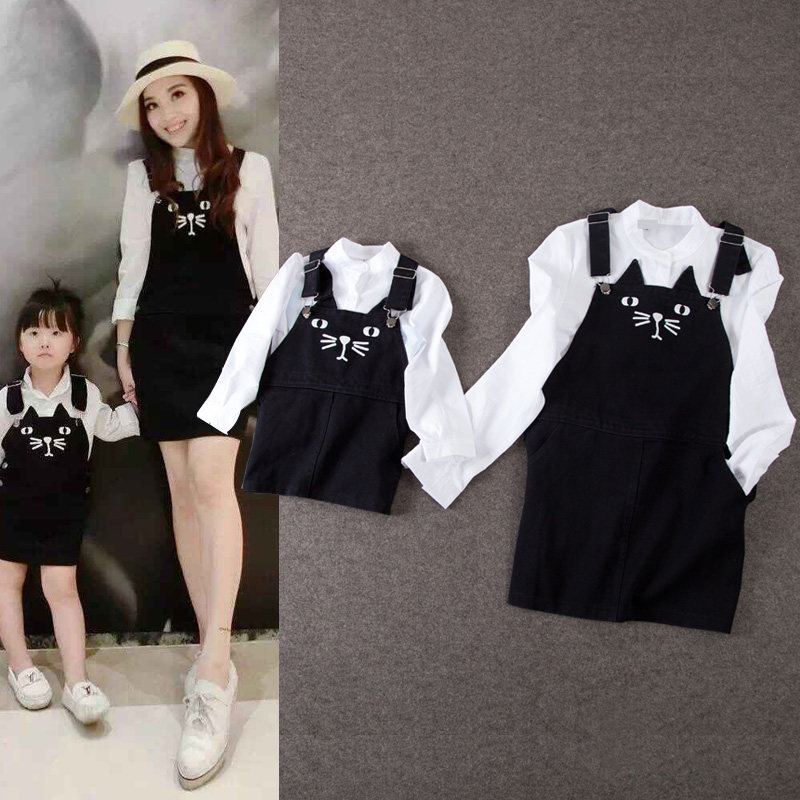 Parent-child wear 2022 spring and autumn new fashion Korean version of the mother and daughter denim skirt strap skirt long sleeve shirt two-piece set