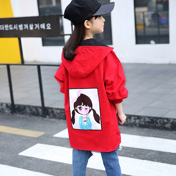 Áo khoác bé gái xuân hè 2018 phiên bản Hàn Quốc mới của các bé lớn mặc áo gió dài cho bé