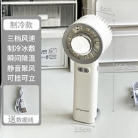 Маленький фанат охлаждения мыши с ледяной мышью