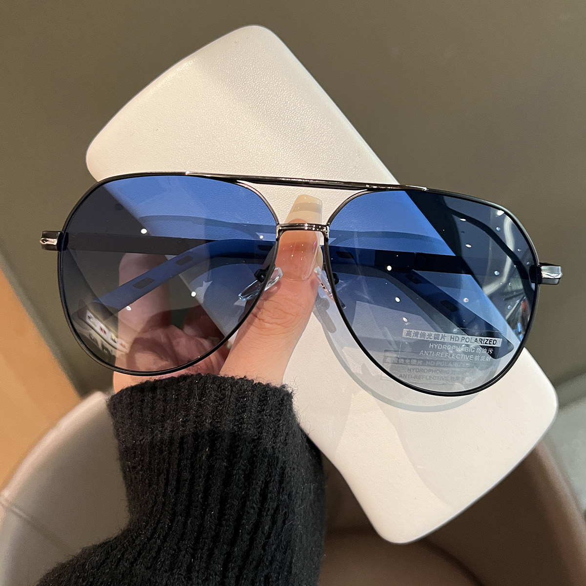 男性用UVカット、高輝度偏光サングラス。運転、屋外での日焼け対策、釣り、アビエーターサングラスに最適です。