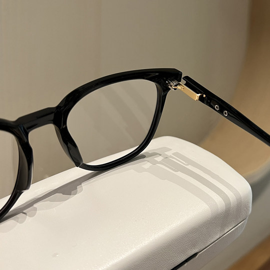 Ultra-light Korean version of chestnut brown glasses for men and women with myopia, suitable for square and round faces, slimming and makeup-free artifact glasses frame