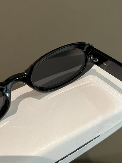 Retro Black Small Face Oval Cat-Eye Sunglasses for Women, Versatile, High-End, Photo-Taking, Concave Shape Sunglasses, Anti-Uv