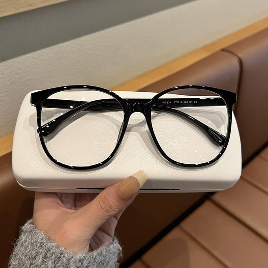 Oversized Black-Framed Glasses for Women with Round Faces, Make the Face Look Slimmer, Suitable for Nearsightedness, Can Be Customized with Prescription Lenses, a No-Makeup Essential, Makes a Chubby Face Look Smaller, Trendy