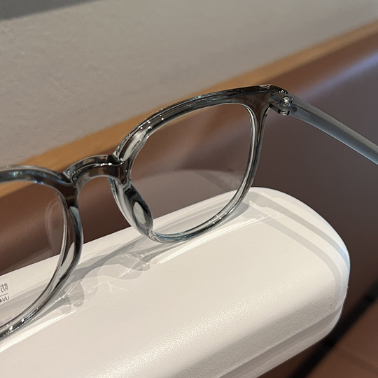 Xiaohongshu Same Style Whitening Simple Black Frame Glasses for Men and Women, No-Makeup Essential, Ultra-Light, Comfortable, Blue Light Blocking, Non-Prescription Glasses