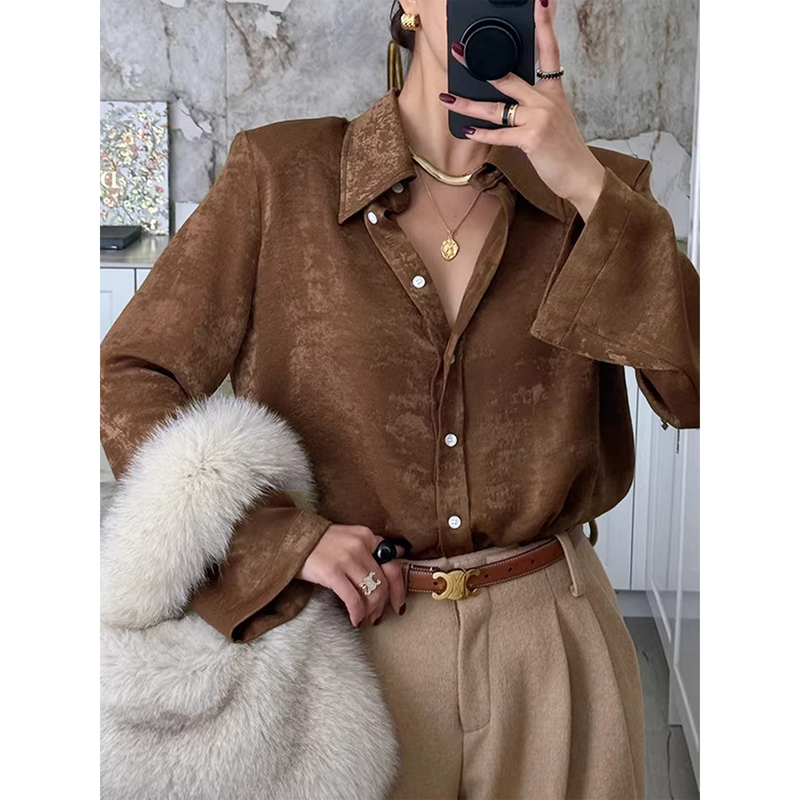Elegant Velvet Long-Sleeved Shirt for Women, Early Spring New Style, French Retro Loose Casual Solid Color Top Elegant Velvet Long-Sleeved Shirt for Women, Early Spring New Style, French Retro Loose Casual Solid Color Top