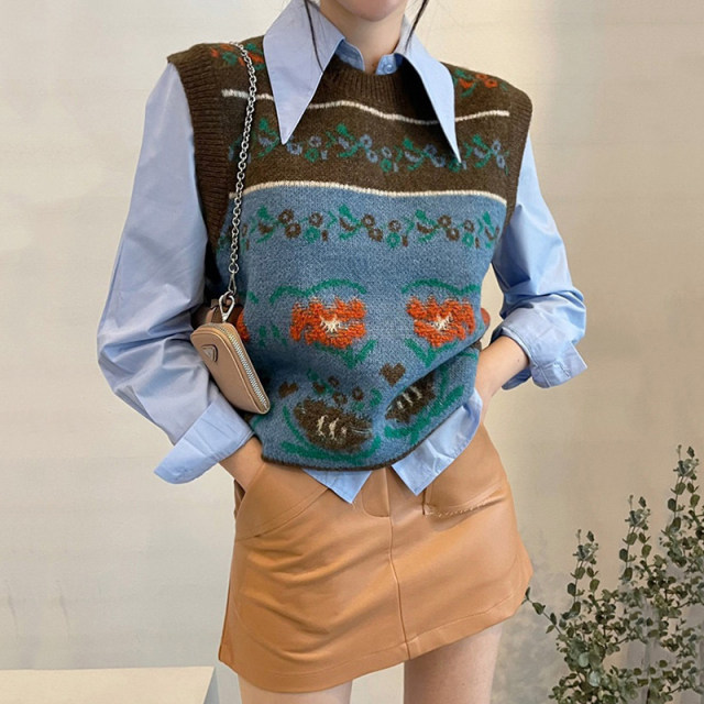 Korean chic age-reducing retro haze blue pointed collar long-sleeved shirt + jacquard waistcoat knitted vest vest women