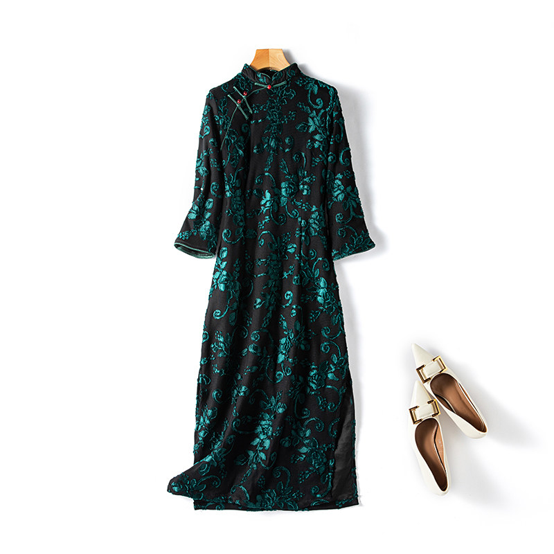 The decorative dress female in autumn 2023 new retro Chinese style young gentle temperament is thin