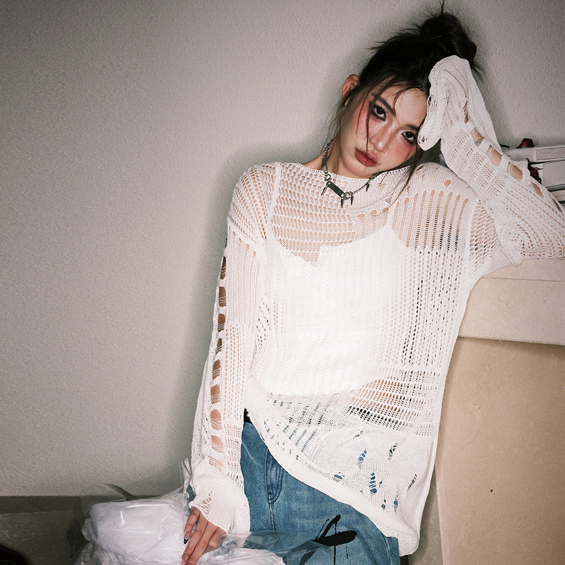 Babefish Onze Wasteland Style White Large Hole Cut-Out Seaside Vacation Style Slimming Long-Sleeved Spring and Summer Blouse Babefish Onze Wasteland Style White Large Hole Cut-Out Seaside Vacation Style Slimming Long-Sleeved Spring and Summer Blouse
