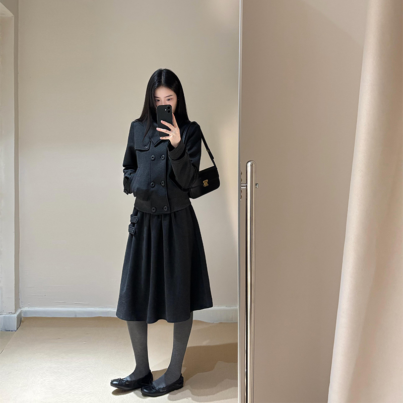 Autumn Cool and Stylish Short Double-Breasted Slim-Fit Jacket and Skirt Set for Women, Early Autumn Outfit for Petite Figures