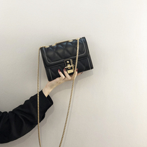 La mode senior sense of French niche bag women 2020 new bag messenger bag Lingge chain soft leather mobile phone bag