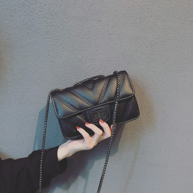 Lamode small scented wind bag woman 2020 new genuine leather 100 lap single shoulder inclined satchel chic rhombus chain small square bag