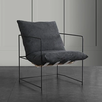 Темно-серый прочный стальной стержень, выдерживающий большую нагрузку.