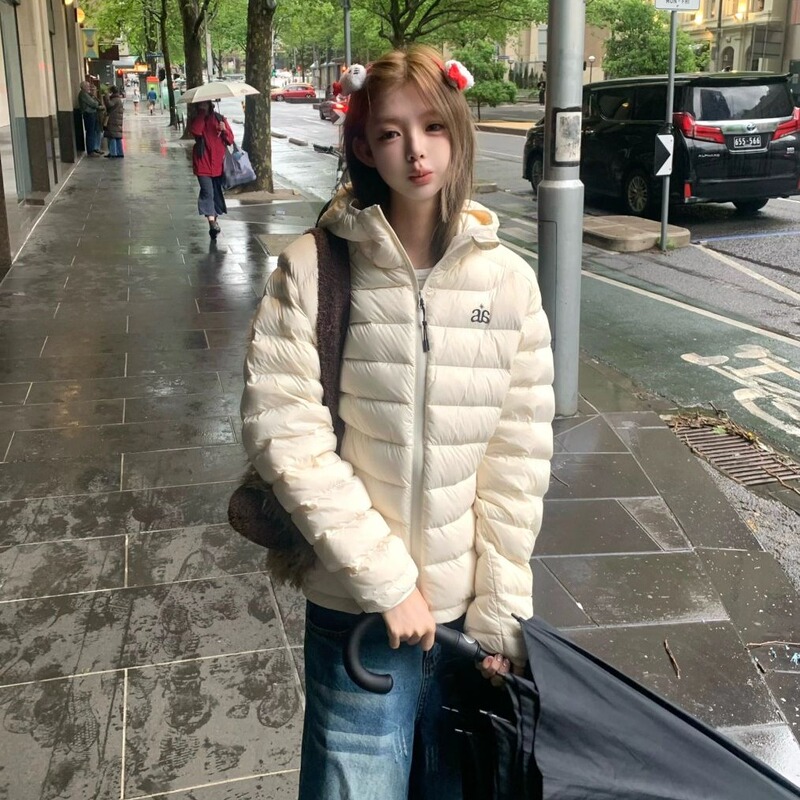 Winter Short down Jacket for Women, Lightweight Hooded 2025 New Model, White Loose Fit, Trendy Brand for Petite Couples