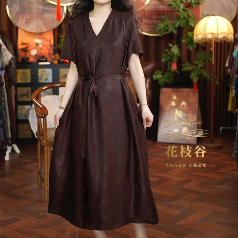 Clouds Returning to the Distant Mountains (Coffee Red) Jacquard Old Material Embroidery V-Neck Short Sleeve Dress