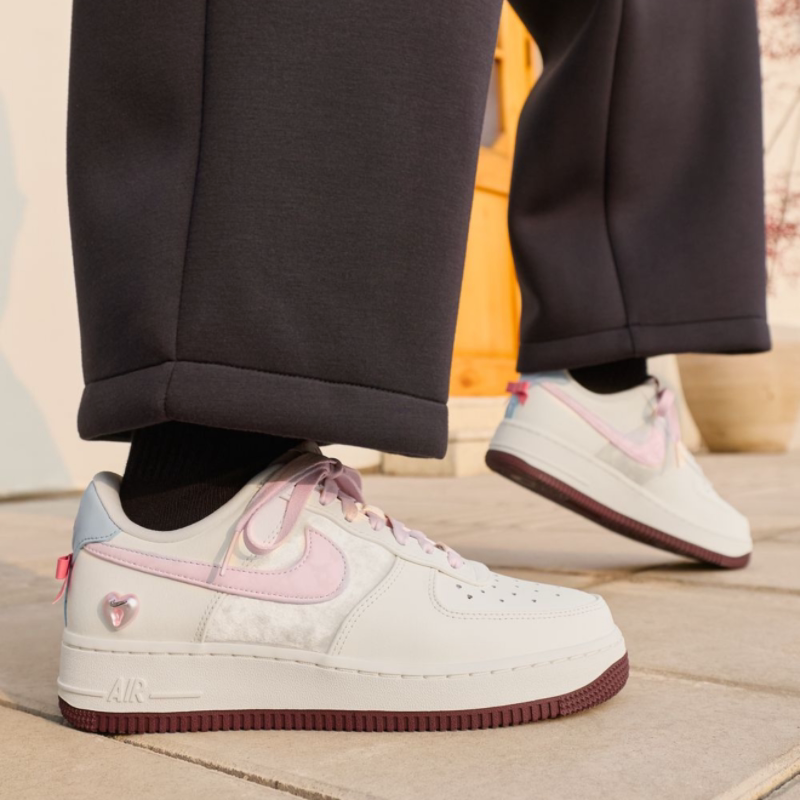 Nike/Nike Airforce1 Valentine's Day Limited Edition Low-Top Sneakers for Couples, Women's White and Pink Iq4937-161
