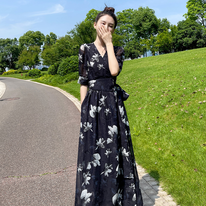 Black Floral Dress for Women, Summer 2026 New Style, French Style, Elegant Waist-Cinching, Slimming, High-End, Stunning Long Dress