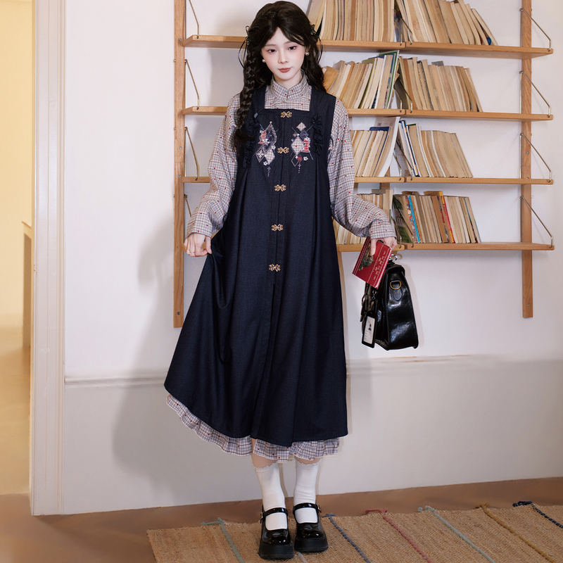 Luo Xiu Dongxiang [Unique Style] Square Collar Long Sleeve Short Blouse 2026 Spring New Women's Chinese Style Han Element
