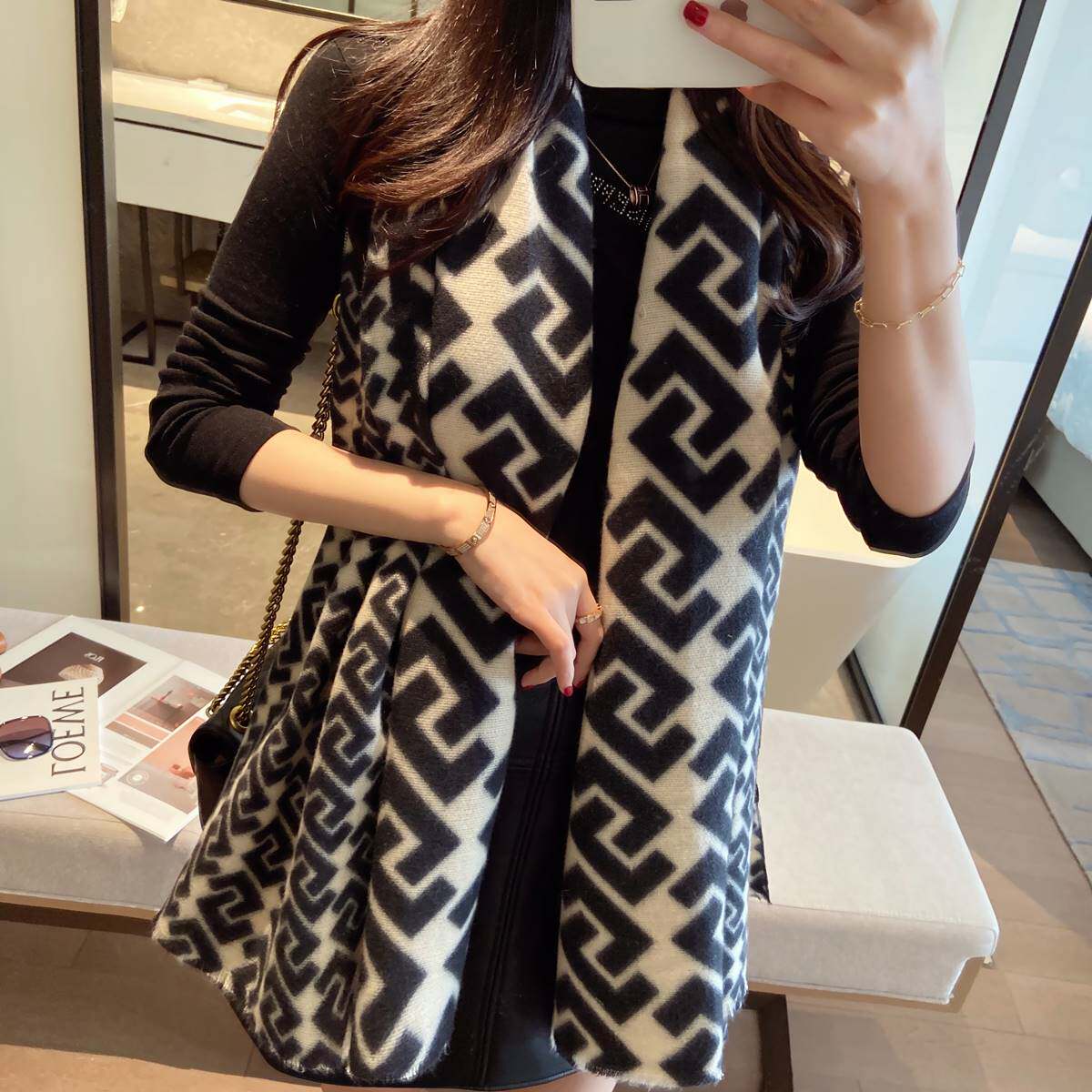 Tide Card Size Letters Splicing Warm Surrounding Neck Scarves Women 2021 Winter New Black Cashmere Scarves Shawl Cape