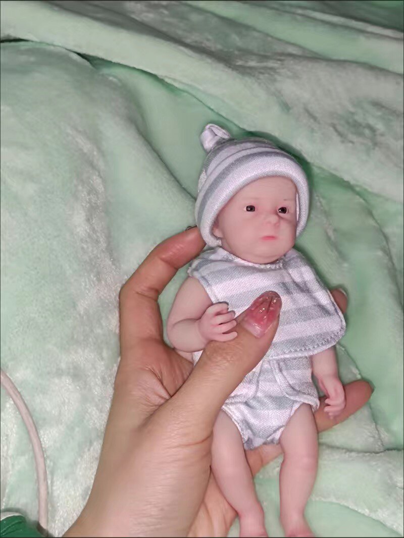 15cm solid solid silicone one-piece rebirth doll simulation baby realistic mini slap size baby