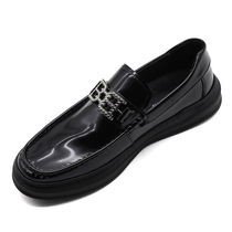 Leather mens shoes autumn 2021 New thick bottom trend fashion bright leather casual leather shoes Joker trendy shoes Bean shoes men