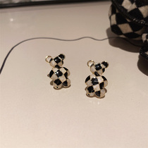 Simple black and white checkerboard cute bear earrings female autumn and winter ins cold wind retro mesh earrings earrings tide