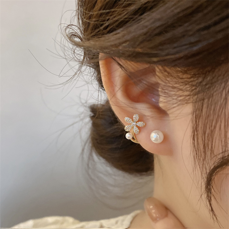 Korean pearls set with diamonds, flowers, niche temperament, personality, versatile, high-end design, earrings, earrings_voghion.com