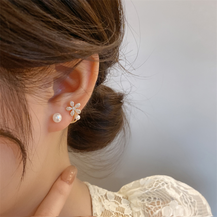 Korean pearls set with diamonds, flowers, niche temperament, personality, versatile, high-end design, earrings, earrings_voghion.com