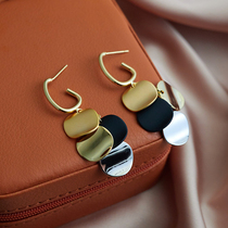 European and American temperament atmospheric metal sequin earrings female wild suitable for round face senior sense light luxury Net red earrings earrings