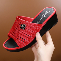 Thick Bottom Slippers Female Outwear Slopes to Soft Bottom Anti-slip Ladies Beach Shoe Home 100 lap Fashion Net Mom sandals