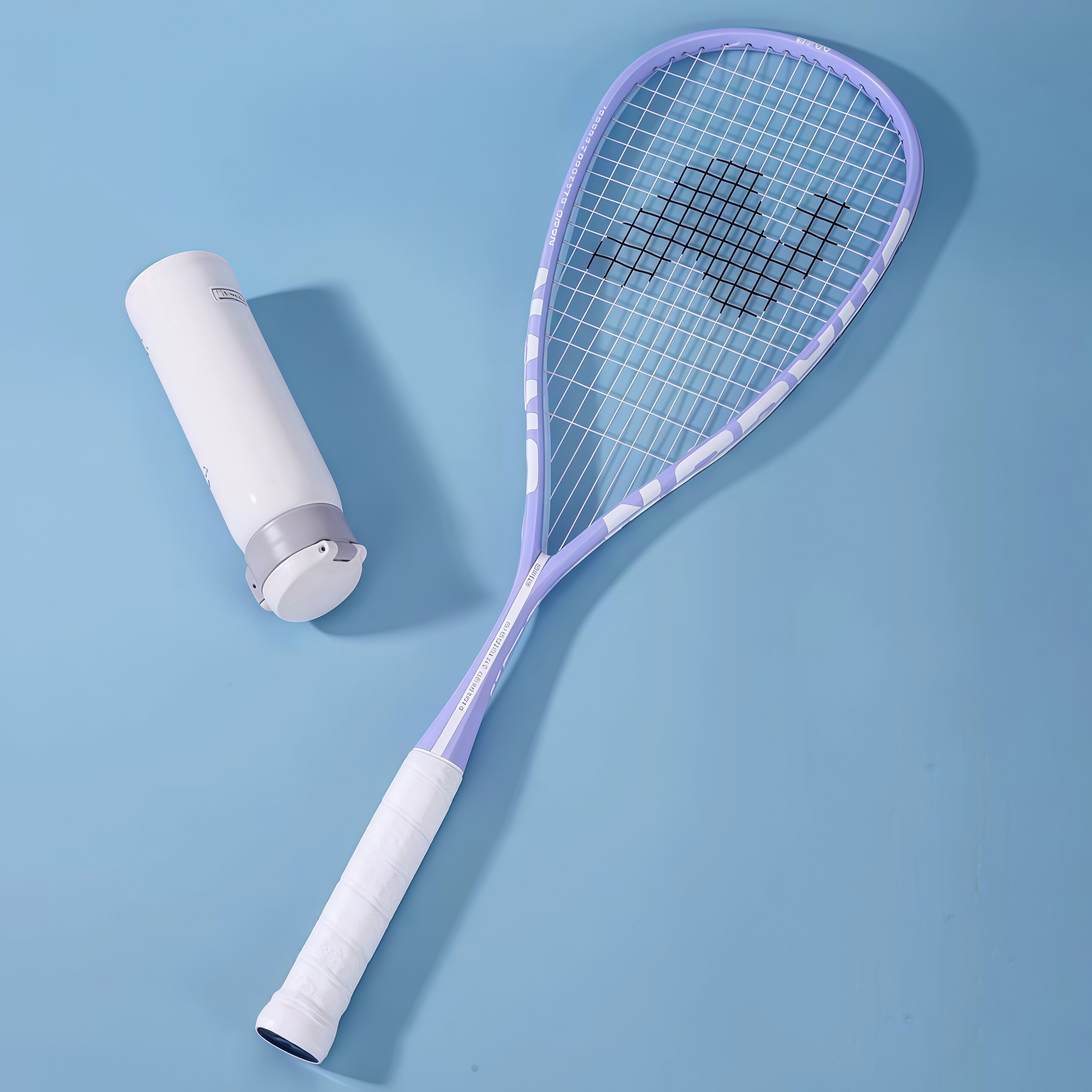 SPPOOの新型スカッシュラケットは、初心者にも扱いやすいオールカーボン製で、男女兼用、超軽量設計。プロの競技やトレーニングにも使えるスカッシュラケットで、重量はわずか110グラムです。