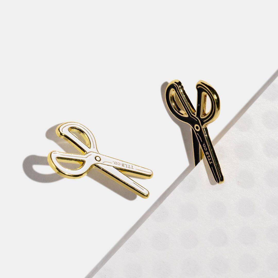 (Little Lin a few) Worship Room with Tools to Liveby Round to pin the scissors Pin Brooch