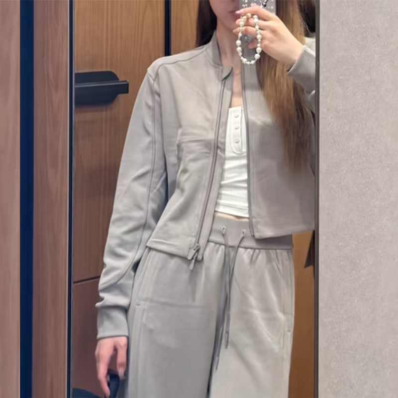 Xier Soft Ribbed Sports Jacket/Coat Is Completely Focused on Aesthetics, with a Textured Ribbed Upper That Adds More Elegance