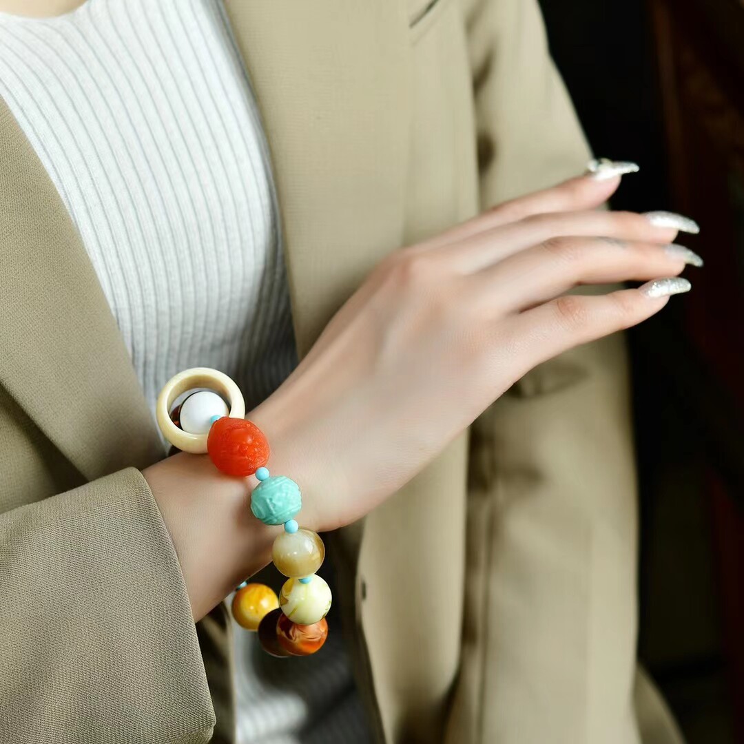 Beeswax hand chisel with shape dense wax treasure bracelet crystal jewelry treasure multicolor bracelet natural Russian amber