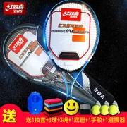 Hạnh phúc đôi tennis vợt duy nhất người mới bắt đầu sinh viên đại học nam và nữ đôi tennis đào tạo chuyên nghiệp bộ đào tạo