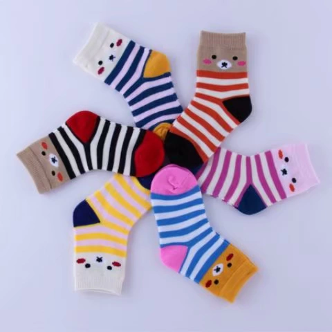 [Đặc biệt hàng ngày] 5 đôi dày nam thu đông nam nữ trẻ em vớ cotton hoạt hình ống 1-3-6-9 tuổi thời trang bé gái